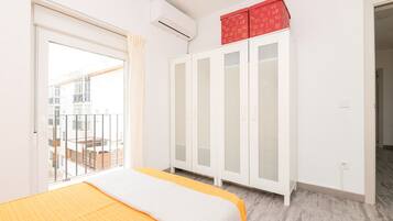 3 dormitorios, tabla de planchar con plancha, wifi gratis y ropa de cama