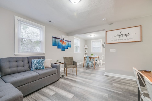 3BR, 6 Beds – Prime Stay Near Rivers Casino!