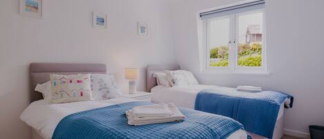 3 habitaciones, tabla de planchar con plancha, cuna de viaje y wifi