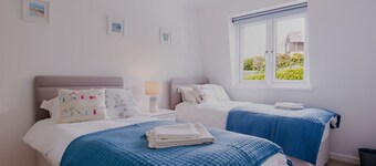 St Anthony Cottage -  a holiday home that sleeps 6 guests  in 3 bedrooms