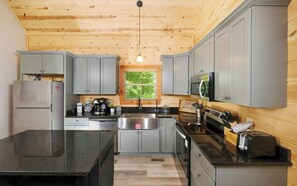 Fridge, microwave, oven, stovetop - Eagle's Flight - Peaceful seclusion plus a fire pit and hot tub! (Sevierville)