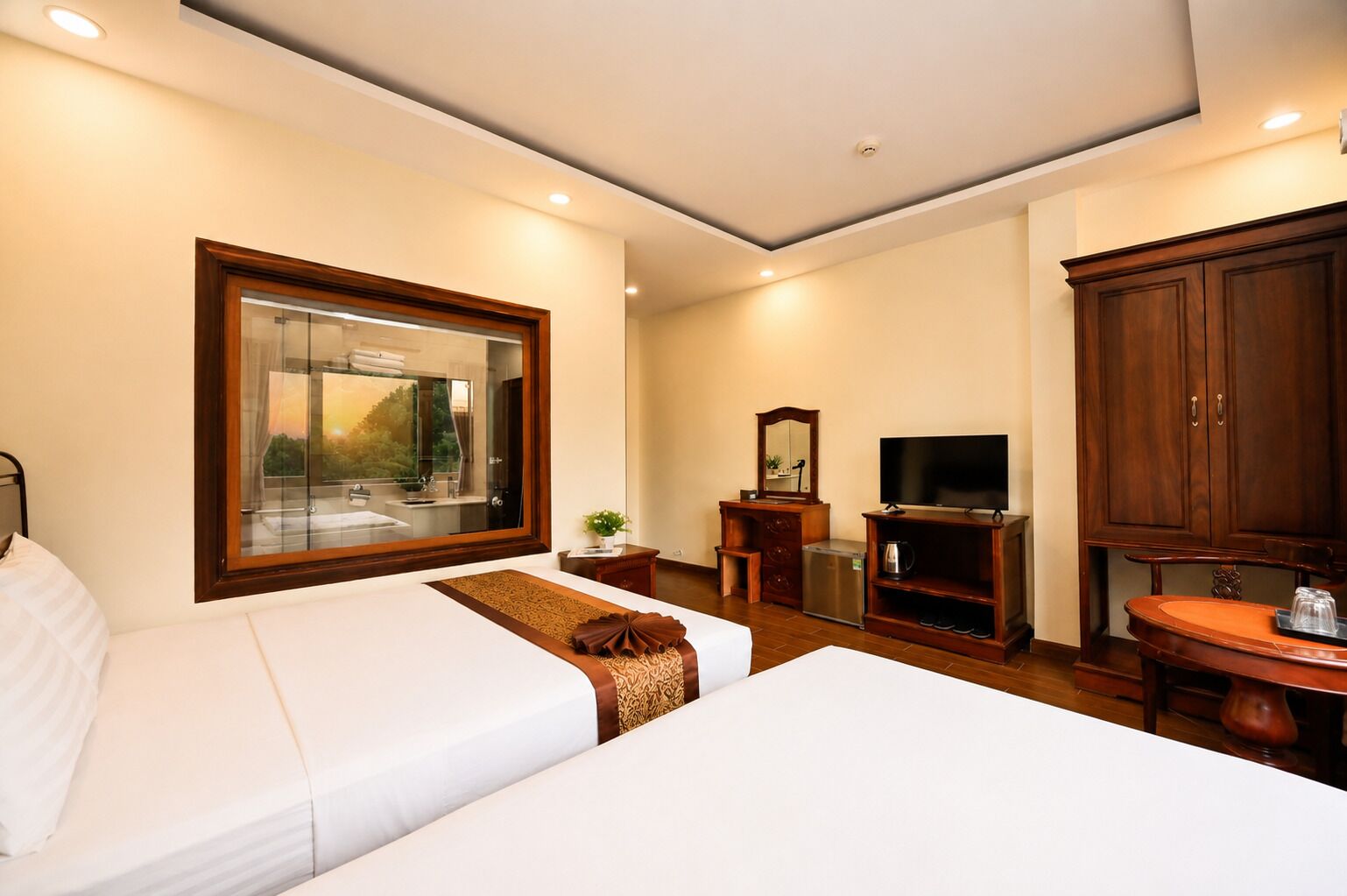 Habitación familiar, vistas al parque | Cortinas opacas, sistema de insonorización, wifi gratis y ropa de cama