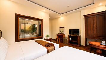 Family Room, Park View | Blackout drapes, soundproofing, WiFi (free), bed sheets