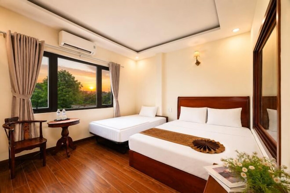 Blackout curtains, soundproofing, free WiFi, bed sheets