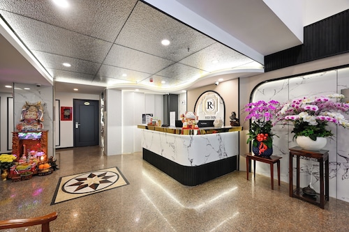 Red Sun Airport Saigon Hotel