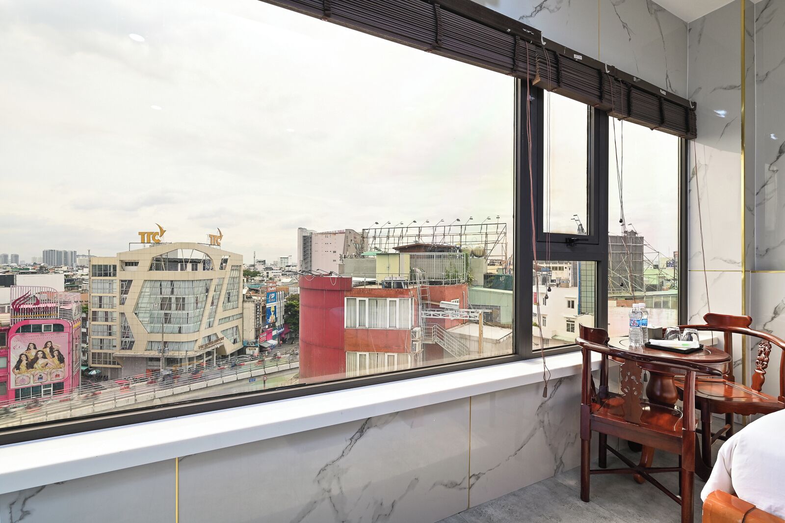 Deluxe Studio, City View | Street view