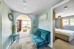 TV, fireplace - 2Bed Chalet Sleeps 5 - Dogs Free, Parking, SeaView (Bridlington)