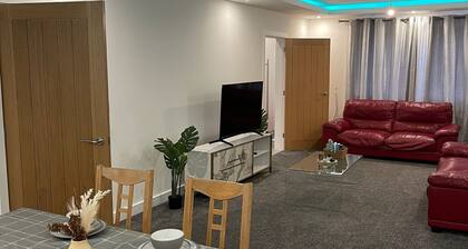 Citrine Suite - Sleeps 8 with Parking
