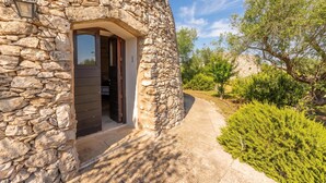 A stone building with a doorway leading to an interior space. - Pagliara Il Morige 6 In The Countryside, Galatone, Italy (Galatone)