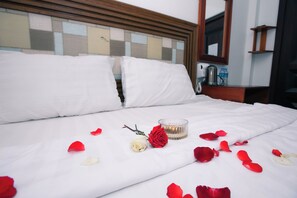 Deluxe Double Room | Bed sheets - Ruby Riverside Hotel & Hostel (Vientiane)