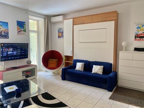 TV - Cozy Studio at Jardin des Muses (Menton)