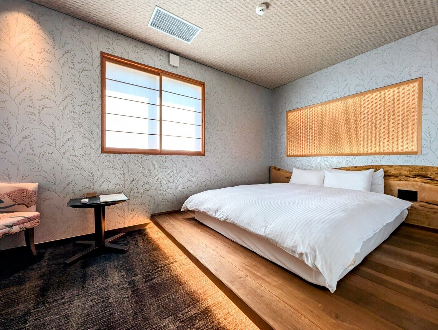 Premium bedding, down comforters, pillowtop beds, desk
