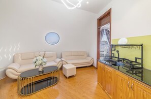 Family Suite, City View | Private kitchenette