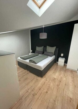 Nhà | 2 phòng ngủ, trang bị nội thất với thiết kế riêng biệt 