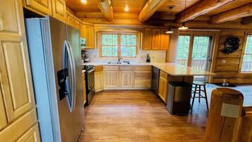 冰箱、微波炉、烤箱、炉灶