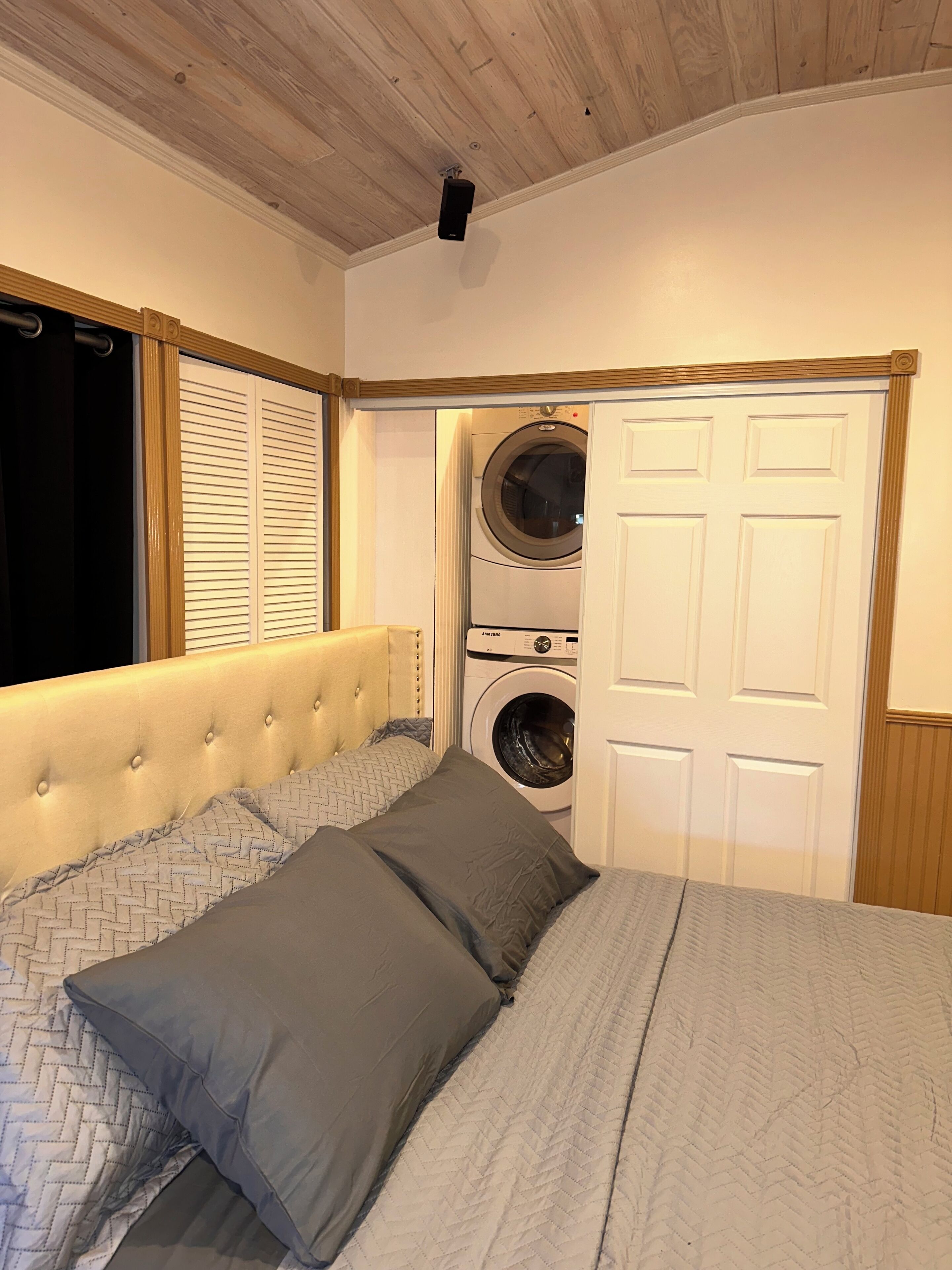 1 slaapkamer, een strijkplank/strijkijzer, gratis wifi, beddengoed