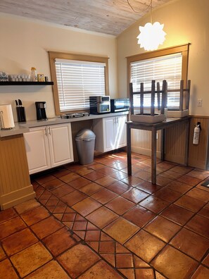 Fridge, microwave, stovetop, electric kettle