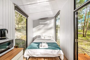 1 bedroom, bed sheets