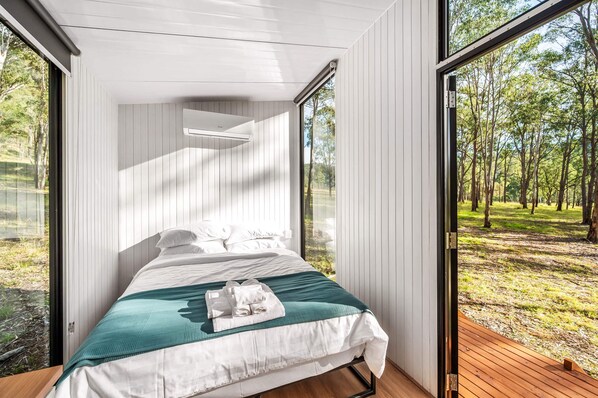 1 bedroom, bed sheets