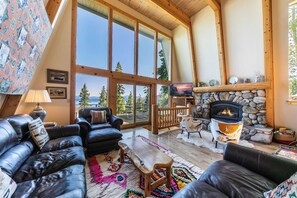 TV, peis og kontorer