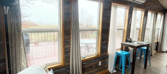 Cozy Lakefront Cottage