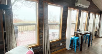 Cozy Lakefront Cottage