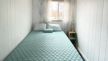 3 bedrooms, travel cot, WiFi, bed sheets