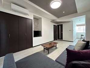 TV, offices - 2Br Apt for 10ppl Very Good Location (Minami Ward, Hiroshima)