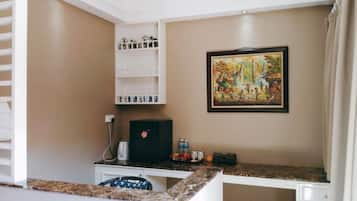 Deluxe Villa, Pool View | Peti sejuk mini