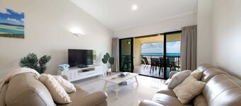 Whitsunday Beachfront Apartment on Coral Esplanade