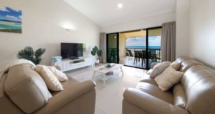 Whitsunday Beachfront Apartment on Coral Esplanade