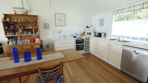 Micro-ondes, four, plaque de cuisson, lave-vaisselle