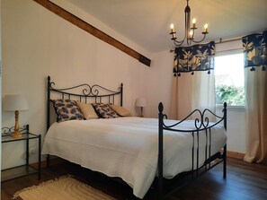 2 quartos, ferros/tábuas de passar roupa, Wi-Fi de cortesia