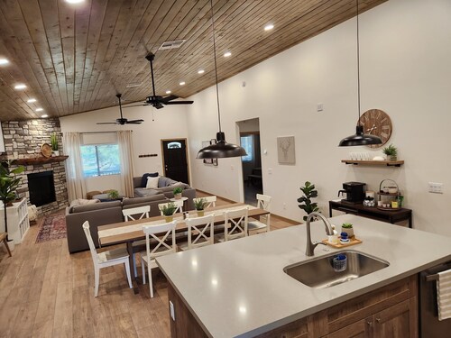 Family Friendly, Foosball, Sleeps 16, Fire Pit