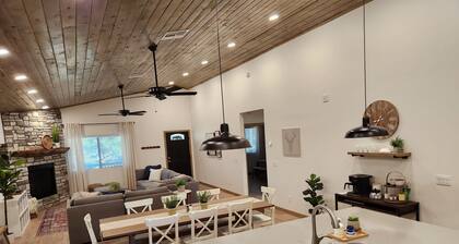 Family Friendly, Foosball, Sleeps 16, Fire Pit