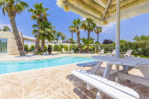 Charming house with pool and garden