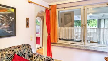 TV, fireplace, stereo