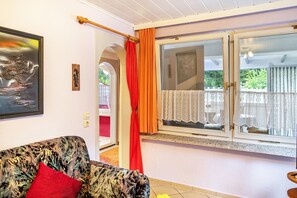 TV, fireplace, stereo - Holiday Home 'Haus Seeblick' with Private Terrace and Private Garden (Malchow)