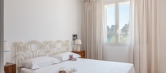 Comfortable house in the countryside with garden near the sea
