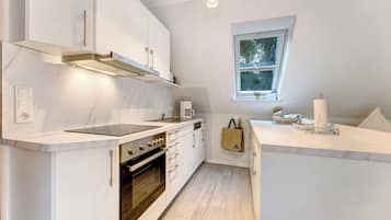 Køleskab, mikrobølgeovn, ovn, kogeplade