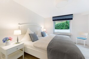 1 bedroom, desk, free WiFi, bed sheets