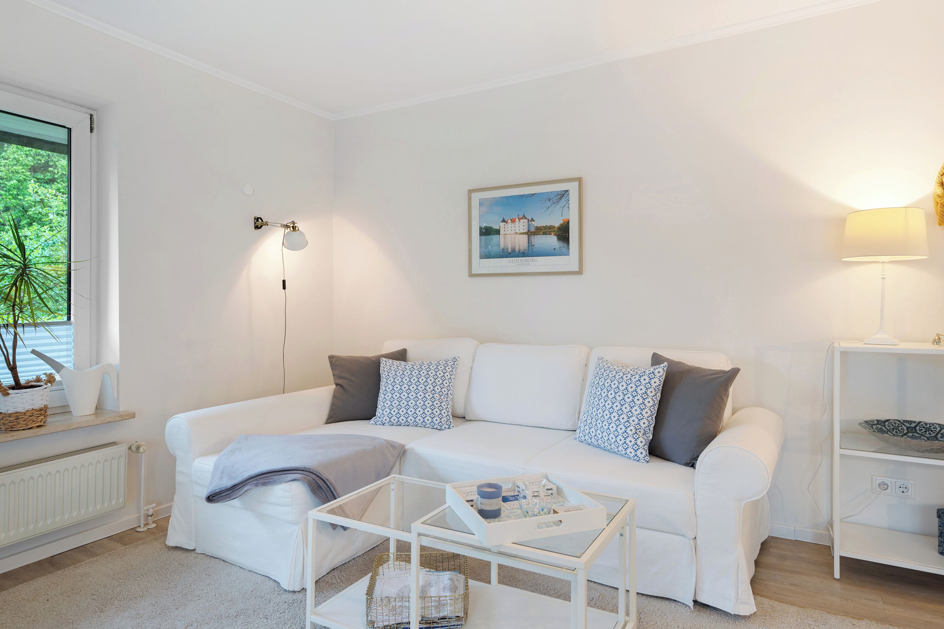 Televisión, reproductor de DVD, estéreo