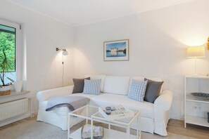 Fernseher, DVD-Player, Stereoanlage