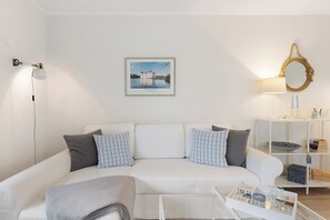 Fernseher, DVD-Player, Stereoanlage