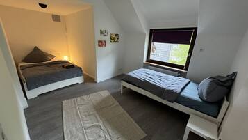 8 bedrooms, iron/ironing board, free WiFi, bed sheets