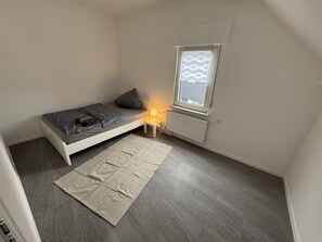 3 bedrooms, free WiFi, bed sheets