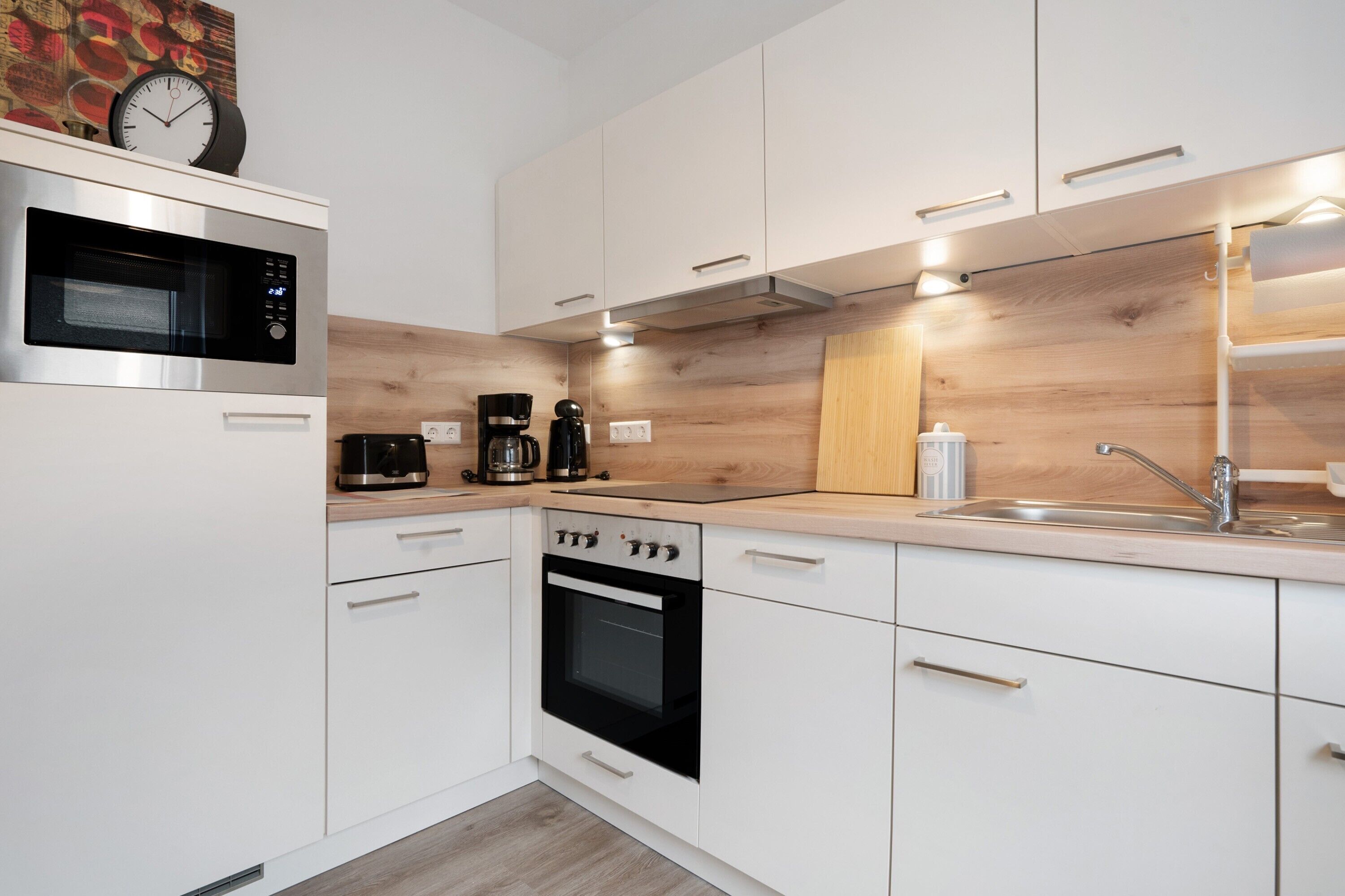 Kühlschrank, Mikrowelle, Ofen, Herdplatte