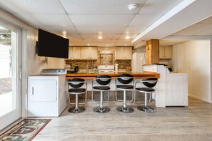 Unclassified image, 5 of 49, button - Multi-unit Waterfront Home with Private Pool and Pier Mins to Downtown Annapolis (Arnold)