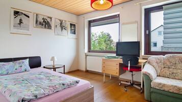 3 Schlafzimmer, Schreibtisch, Bügeleisen/Bügelbrett, kostenloses WLAN