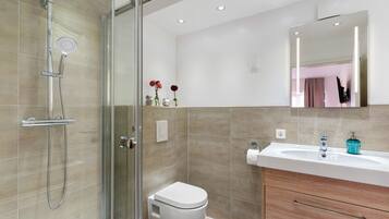 Bruser, hårtørrer, håndklæder